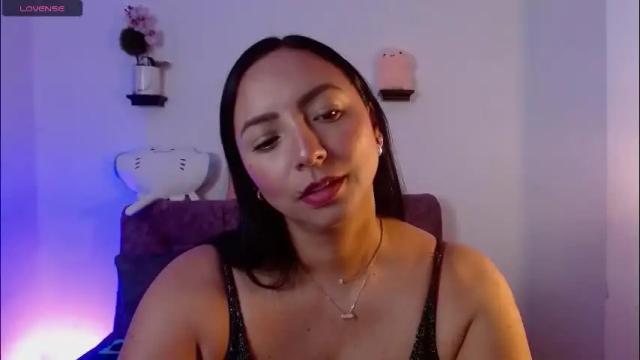 Image 6 of emmi_cam Stream on Chaturbate on 1 month ago