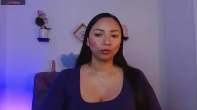 Image 3 of emmi_cam Stream on Chaturbate on 1 month ago