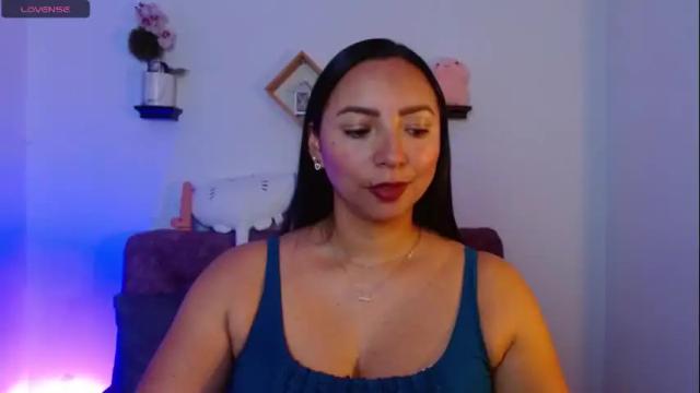 Image 3 of emmi_cam Stream on Chaturbate on 1 month ago