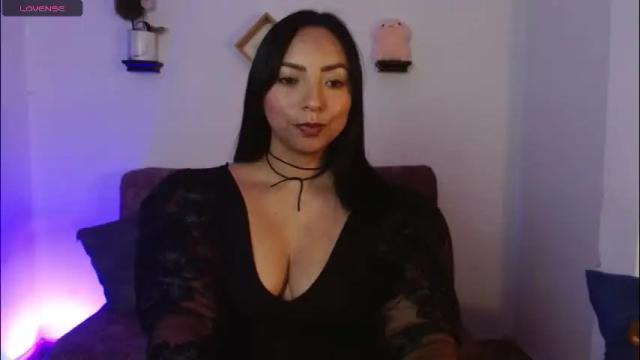Image 4 of emmi_cam Stream on Chaturbate on 1 month ago