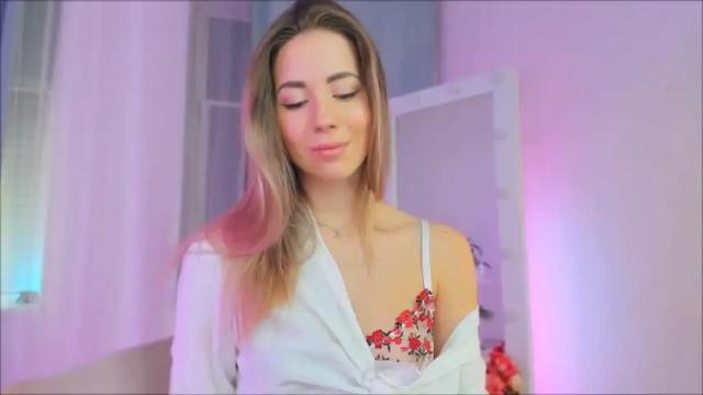Image 12 of emmi_rosee Stream on Chaturbate on 15 months ago