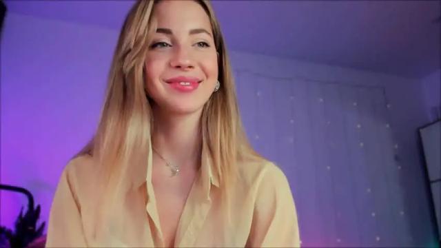 Image 3 of emmi_rosee Stream on Chaturbate on 13 months ago
