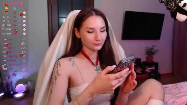 Image 3 of emmiclo Stream on Chaturbate on 1 month ago