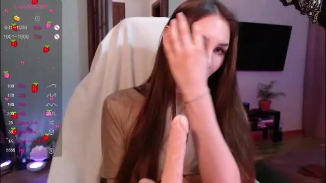 Image 3 of emmiclo Stream on Chaturbate on 1 month ago