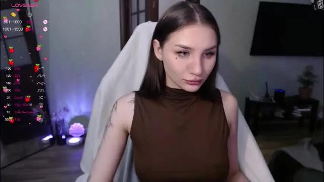 Image 7 of emmiclo Stream on Chaturbate on 1 month ago