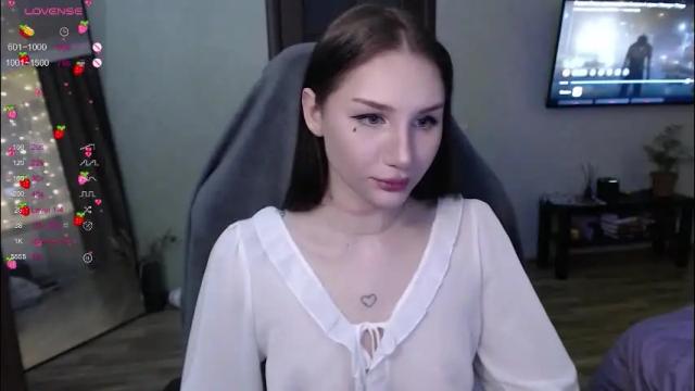Image 3 of emmiclo Stream on Chaturbate on 1 month ago