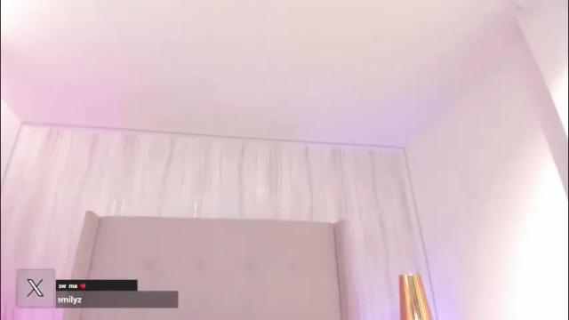 Image 3 of emmiily_z Stream on Chaturbate on 12 days ago