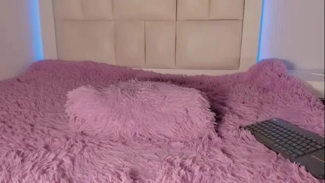 Image 12 of emmily_evans_ Stream on Chaturbate on 2 months ago