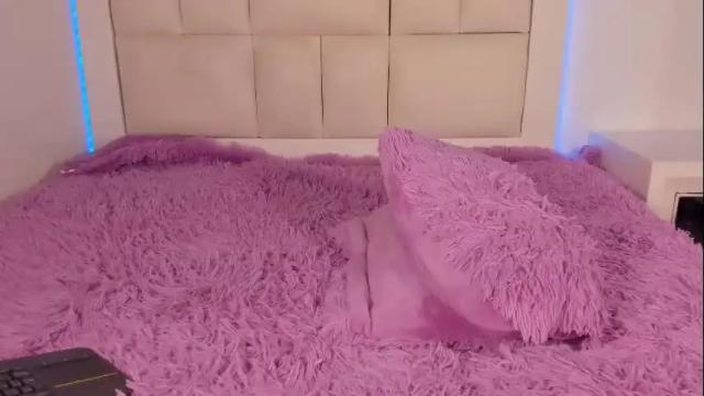 Image 2 of emmily_evans_ Stream on Chaturbate on 1 month ago