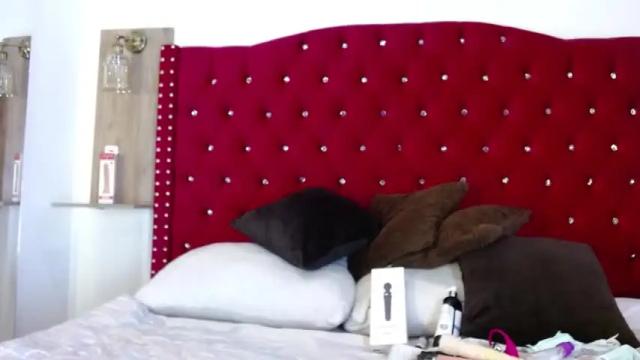 Image 3 of emmily_foox Stream on Chaturbate on 23 months ago