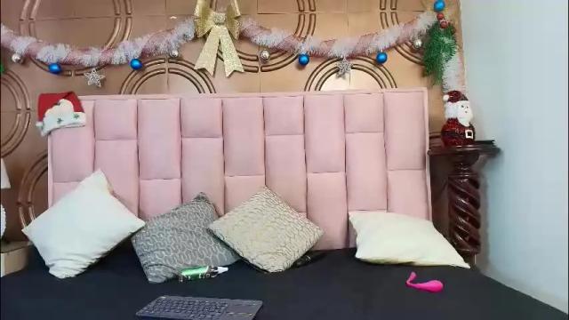 Image 4 of emmily_keller Stream on Chaturbate on 1 month ago