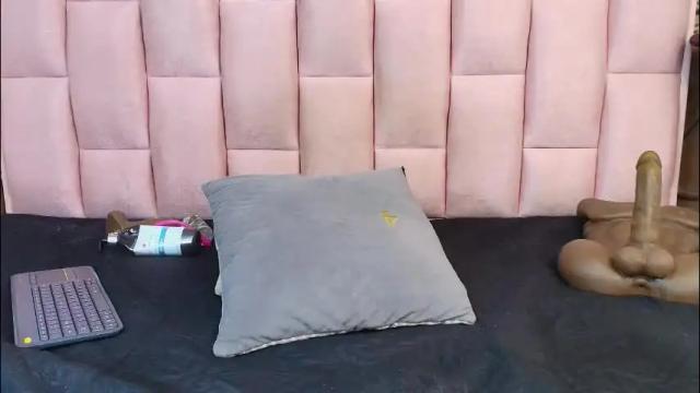 Image 3 of emmily_keller Stream on Chaturbate on 13 days ago