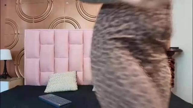 Image 3 of emmily_keller Stream on Chaturbate on 22 hours ago