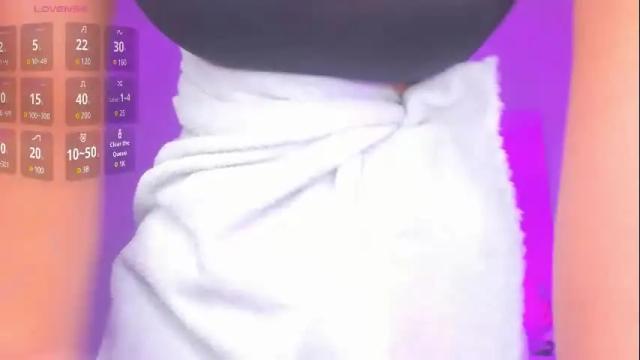 Image 8 of emmily_savage Stream on Chaturbate on 27 days ago