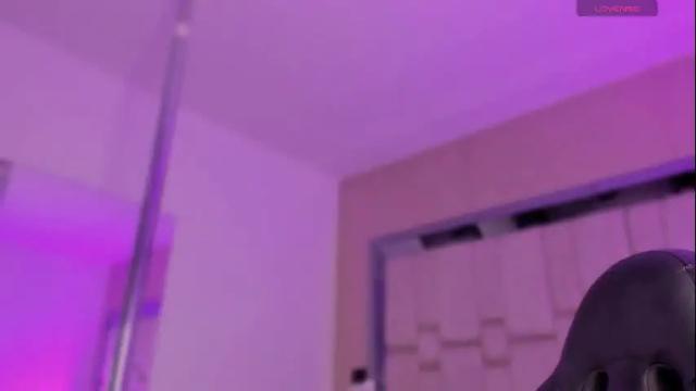Image 7 of emmily_savage Stream on Chaturbate on 7 days ago