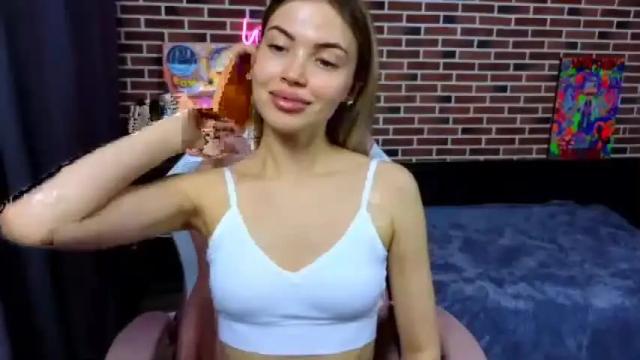 Image 2 of emmimilisi Stream on Chaturbate on 16 months ago
