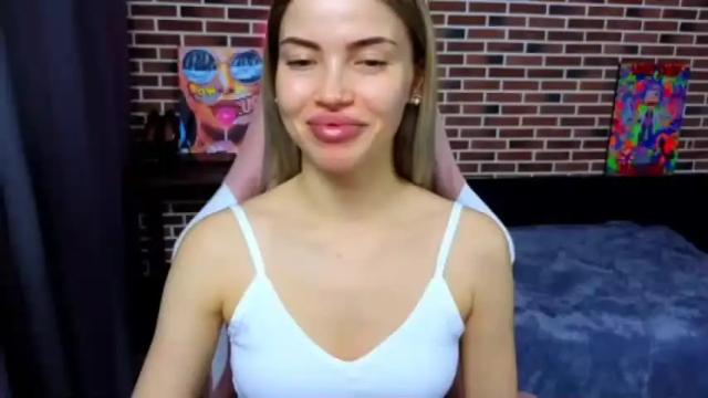 Image 3 of emmimilisi Stream on Chaturbate on 16 months ago