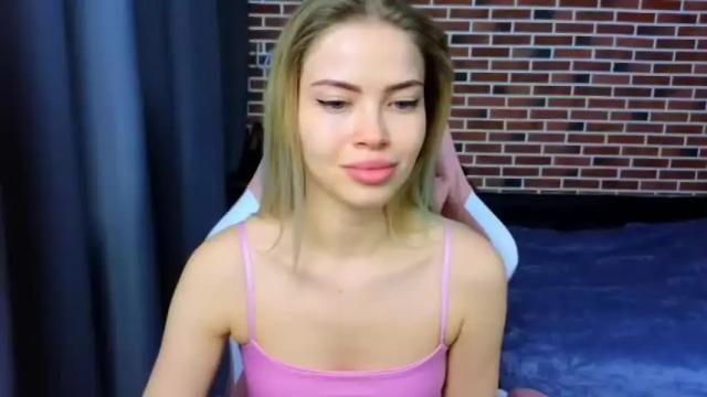 Image 6 of emmimilisi Stream on Chaturbate on 15 months ago