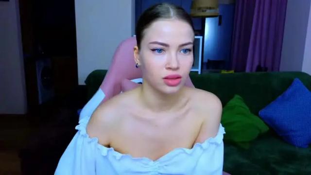 Image 3 of emmimilisi Stream on Chaturbate on 24 months ago