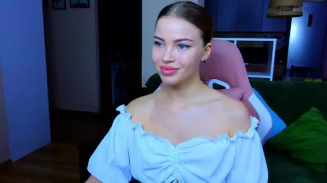 Image 6 of emmimilisi Stream on Chaturbate on 24 months ago