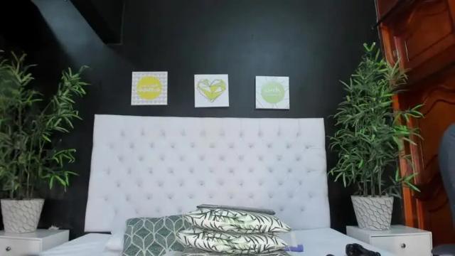 Image 11 of emmy_browm Stream on Chaturbate on 24 months ago