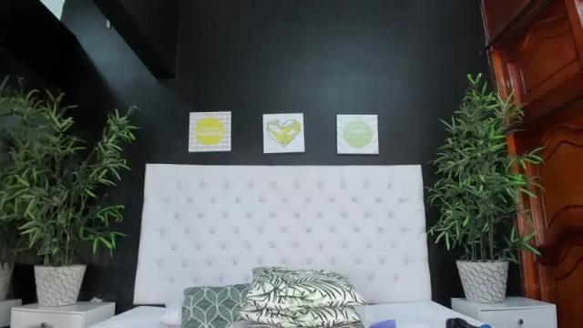 Image 2 of emmy_browm Stream on Chaturbate on 24 months ago