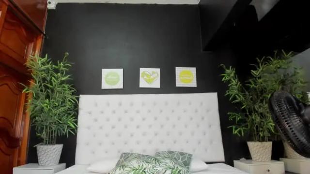 Image 3 of emmy_browm Stream on Chaturbate on 24 months ago