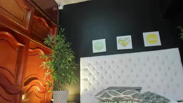 Image 4 of emmy_browm Stream on Chaturbate on 24 months ago