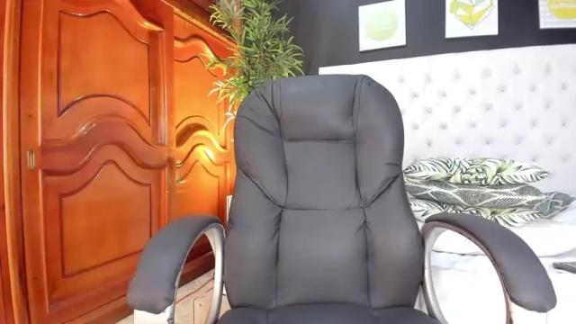 Image 10 of emmy_browm Stream on Chaturbate on 24 months ago