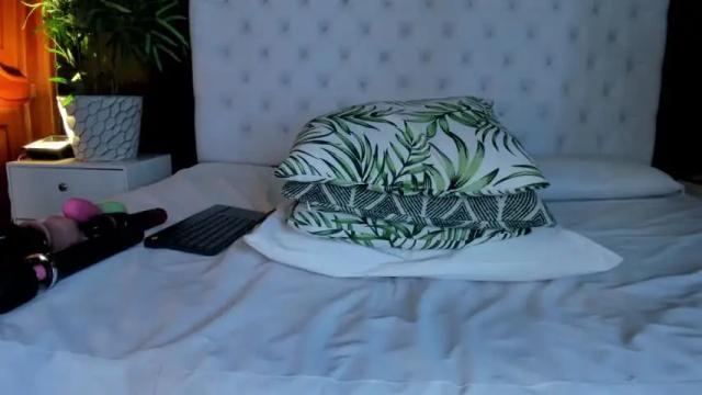 Image 3 of emmy_browm Stream on Chaturbate on 23 months ago