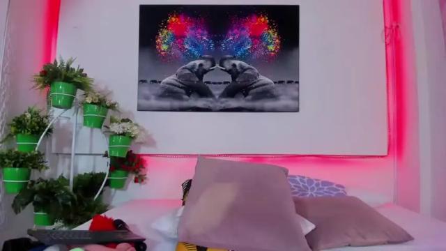 Image 2 of emmy_browm Stream on Chaturbate on 23 months ago