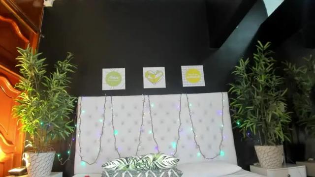 Image 2 of emmy_browm Stream on Chaturbate on 23 months ago