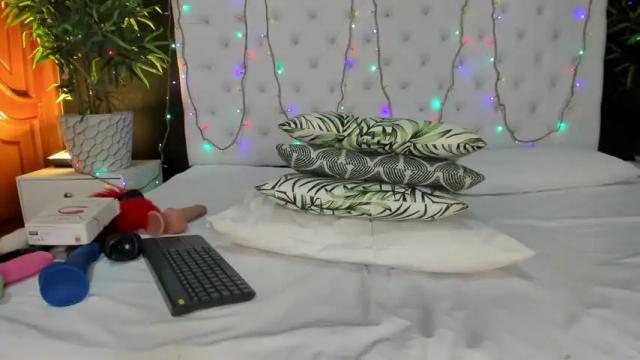 Image 10 of emmy_browm Stream on Chaturbate on 23 months ago