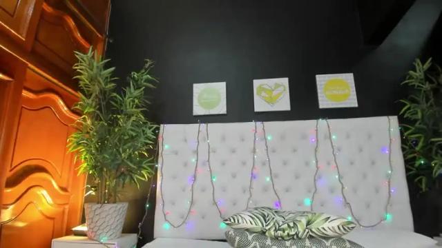 Image 12 of emmy_browm Stream on Chaturbate on 23 months ago