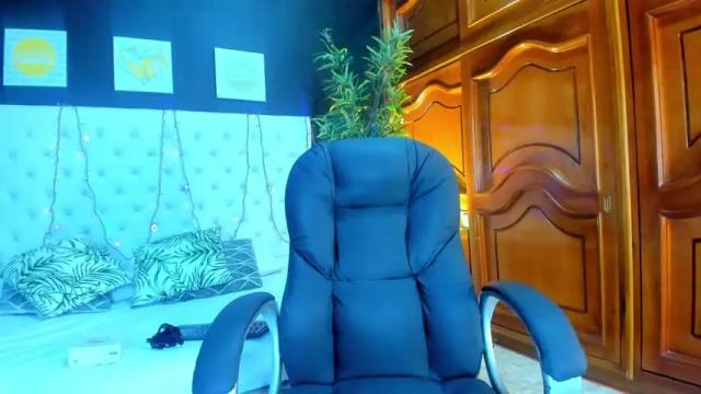 Image 2 of emmy_browm Stream on Chaturbate on 23 months ago