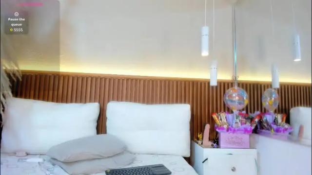 Image 10 of emmy_lander Stream on Chaturbate on 3 months ago