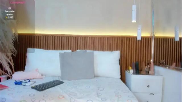 Image 3 of emmy_lander Stream on Chaturbate on 2 months ago