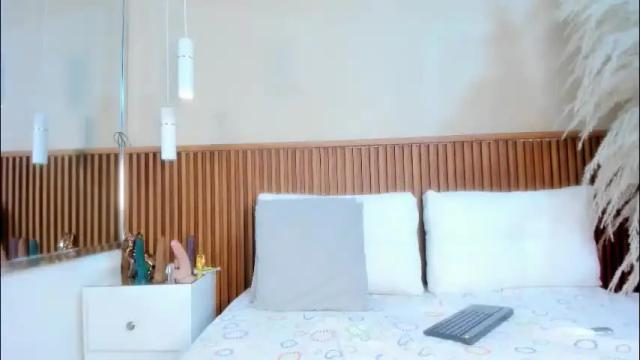 Image 7 of emmy_lander Stream on Chaturbate on 2 months ago