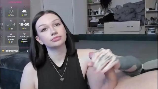 Image 3 of emmy_m00n Stream on Chaturbate on 27 days ago