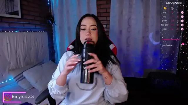 Image 2 of emmy_ruiz Stream on Chaturbate on 13 months ago