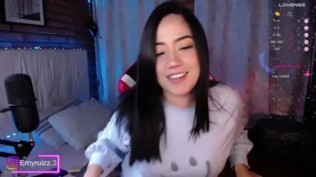 Image 8 of emmy_ruiz Stream on Chaturbate on 13 months ago