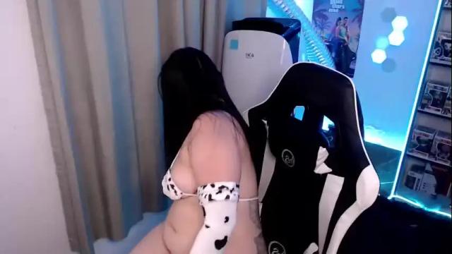 Image 2 of emmy_ruiz Stream on Chaturbate on 1 month ago