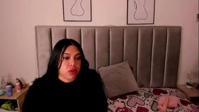 Image 2 of emmy_turnner Stream on Chaturbate on 1 month ago