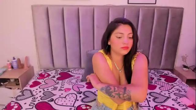 Image 4 of emmy_turnner Stream on Chaturbate on 1 month ago