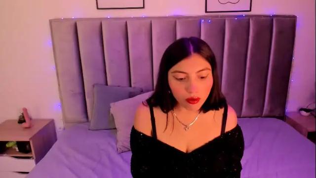 Image 2 of emmy_turnner Stream on Chaturbate on 1 month ago