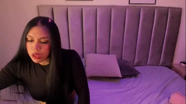 Image 2 of emmy_turnner Stream on Chaturbate on 1 month ago
