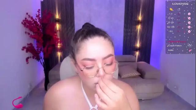 Thumbnail 1, emmy_walker1's Stream at Chaturbate, 1 month ago