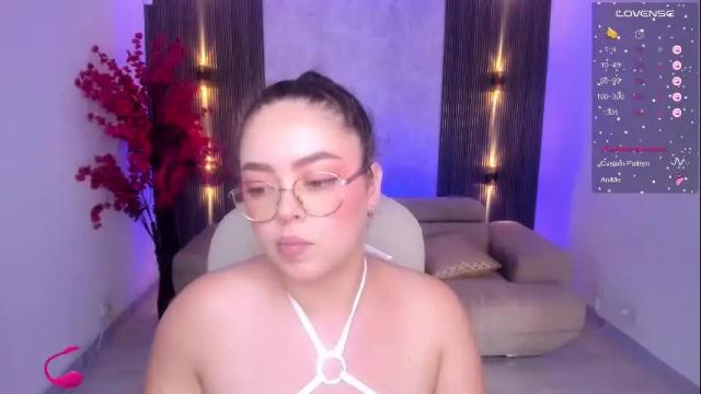 Image 3 of emmy_walker1 Stream on Chaturbate on 1 month ago