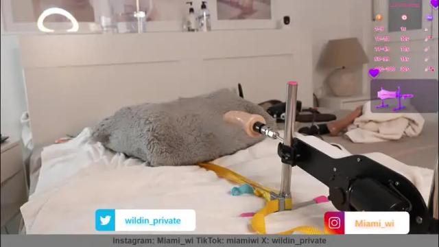 Image 4 of emmybum Stream on Chaturbate on 25 days ago