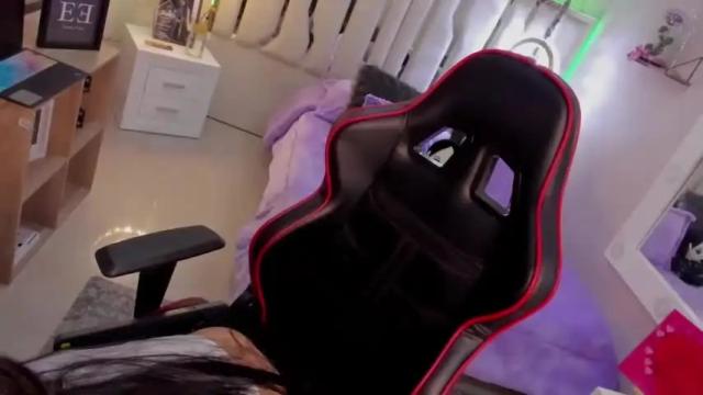 Image 7 of emmyevans1 Stream on Chaturbate on 14 months ago